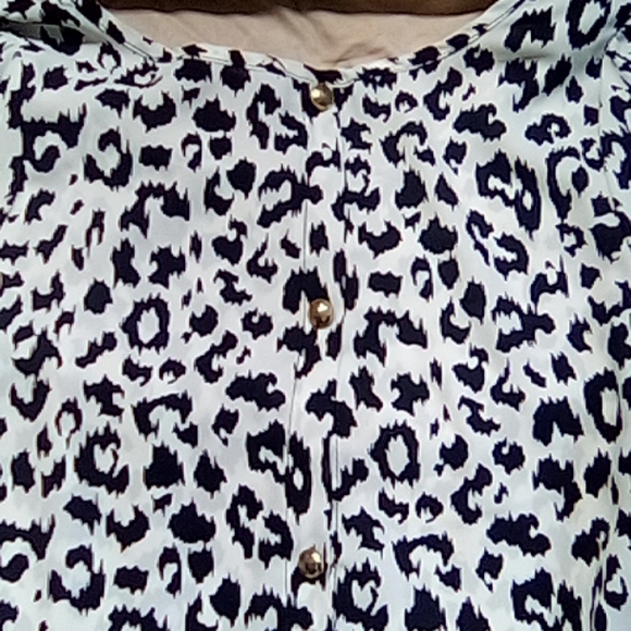 Animal print 3/4 sleeve blouse - Picture 2 of 2